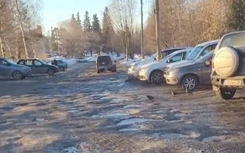 Жители Ижевска продолжают жаловаться на дорогу у двух республиканских больниц