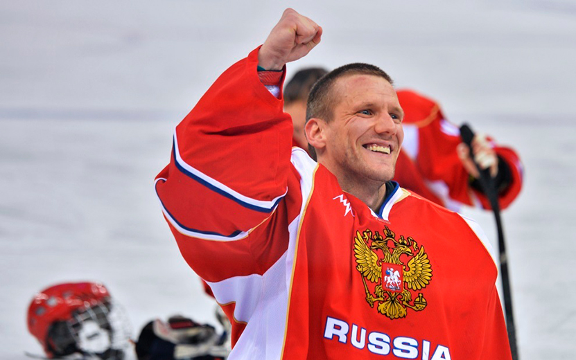 «Наш край богат людьми!»: легендарный следж-хоккеист Владимир Каманцев стал амбассадором Удмуртии на выставке «Россия»