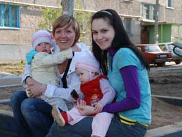 Ижевчанки Юлия Каркина и Гузель Аглуллина: «И когда это мамочки успевают аферы с маткапиталом проворачивать? Мы себя исключительно детям посвящаем!»