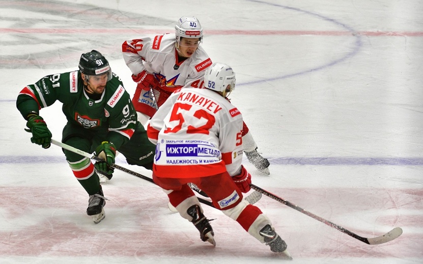 Хоккейная «Ижсталь» победила в Казани