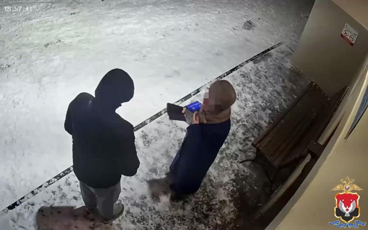 Иностранного таксиста задержали за кражу 1,5 млн руб. у пенсионерки в Ижевске