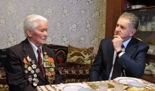 Президент Удмуртии поздравил участника обороны Ленинграда