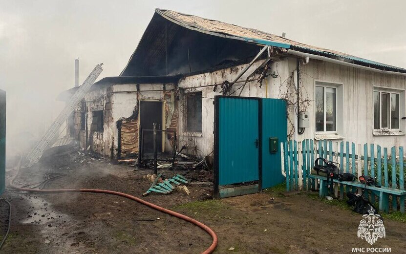 Дом и надворные постройки сгорели в Можгинском районе