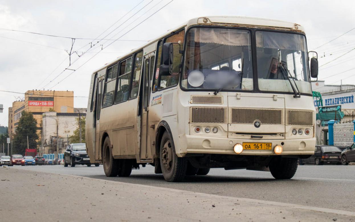Рейсы автобусов начали отменять в Удмуртии из-за отсутствия бензина