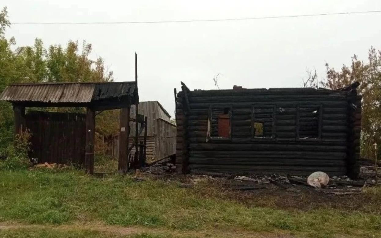 Дом и баня сгорели ночью в Удмуртии