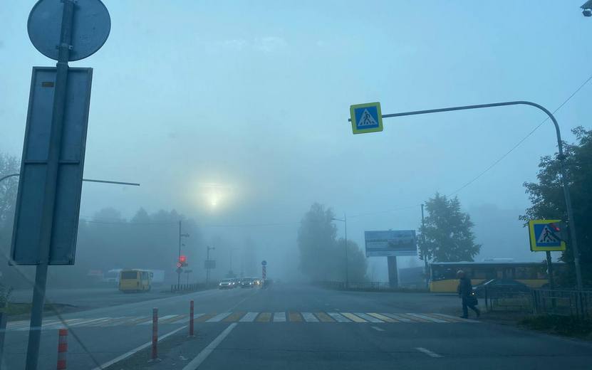 Фотофакт: утренний туман окутал улицы Ижевска