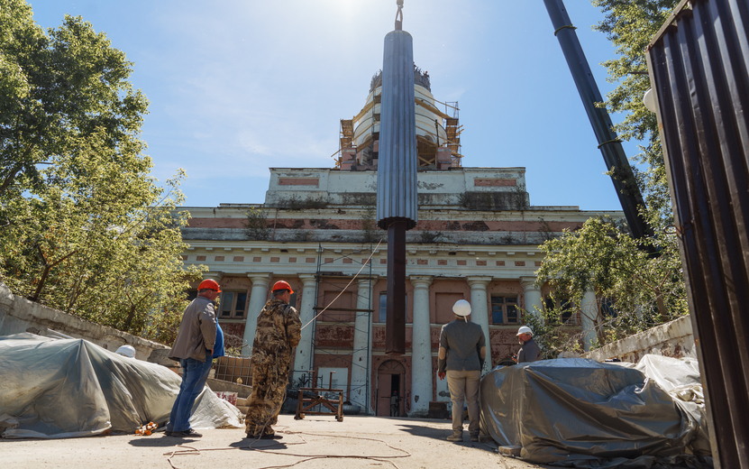 Триумфальную колонну установили на башню оружейного завода в Ижевске