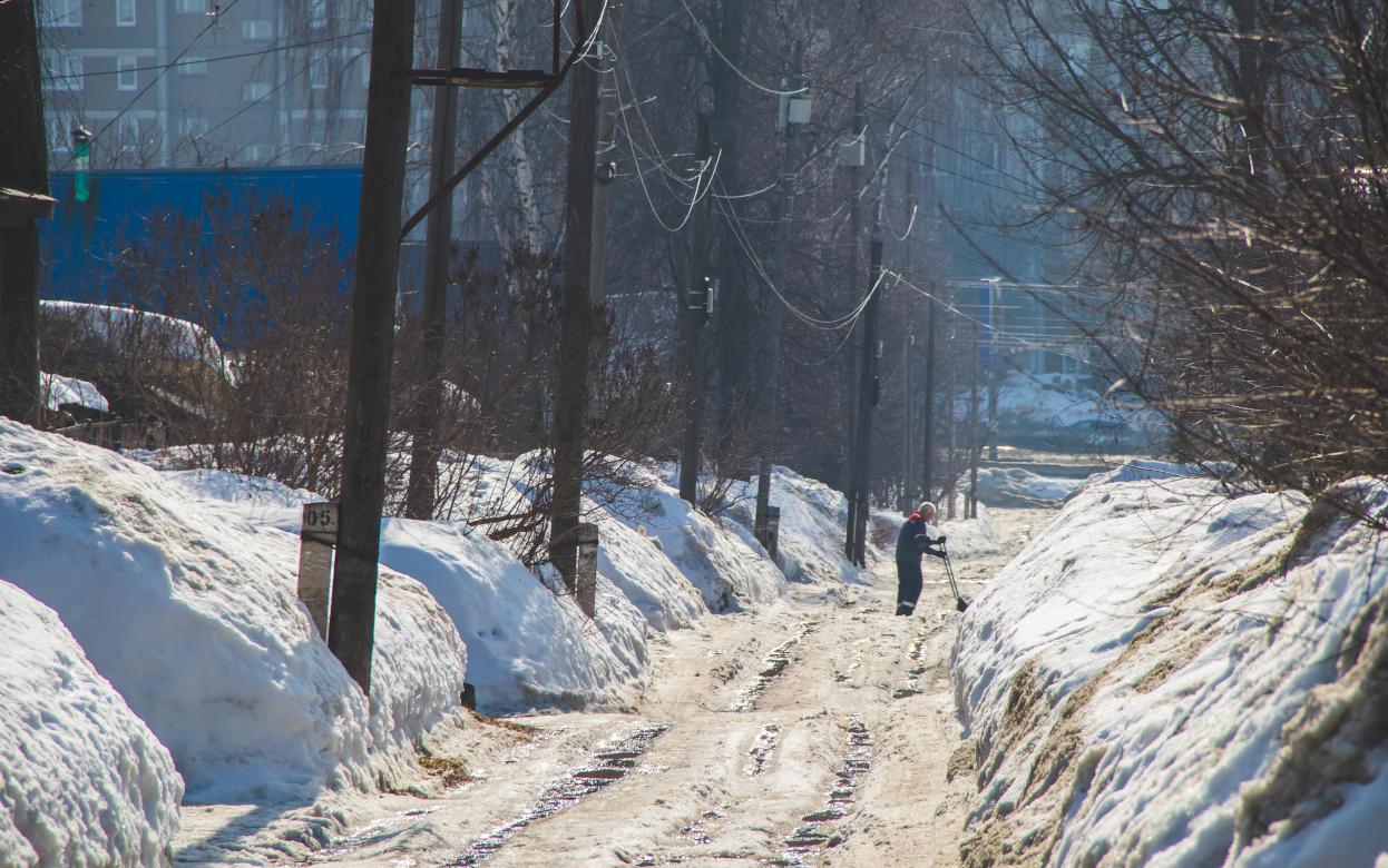 Канавы вместо тротуаров, подписка на «Ладу» и навязывание кредиток на почте: что обсуждают ижевчане в соцсетях 30 марта  