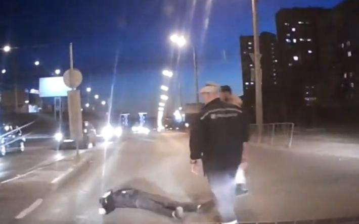 Видео: водитель избил пешехода на переходе в Ижевске