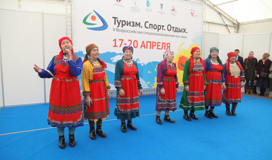 Калоши на подошве цвета фуксии: «Бурановские бабушки» вышли на подиум в Ижевске