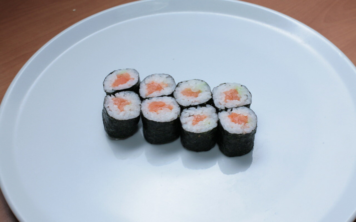  Владельца кафе в Балезино оштрафовали после массового отравление посетителей роллами