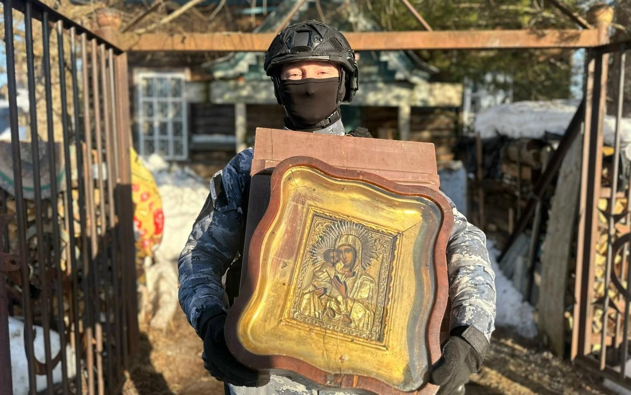 Более 100 икон изъяли приставы из монастыря в Удмуртии