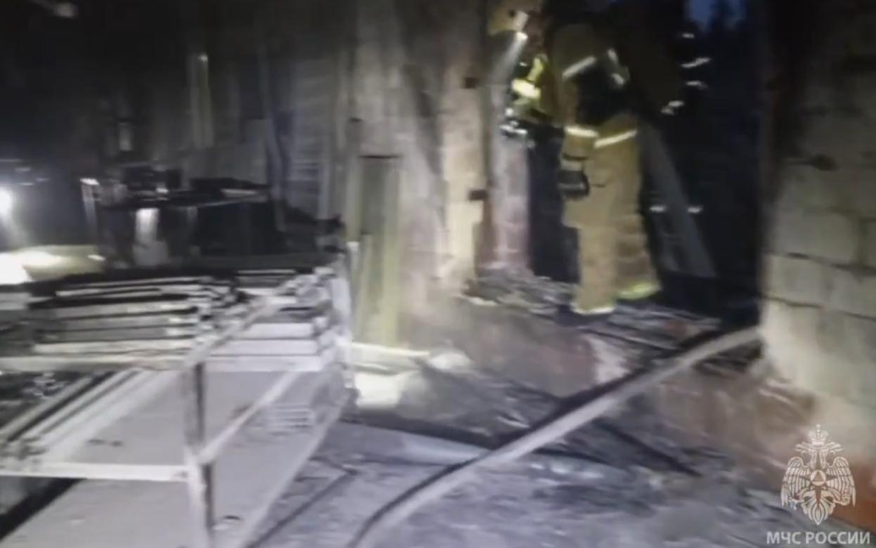 Мебельное производство загорелось в селе под Ижевском