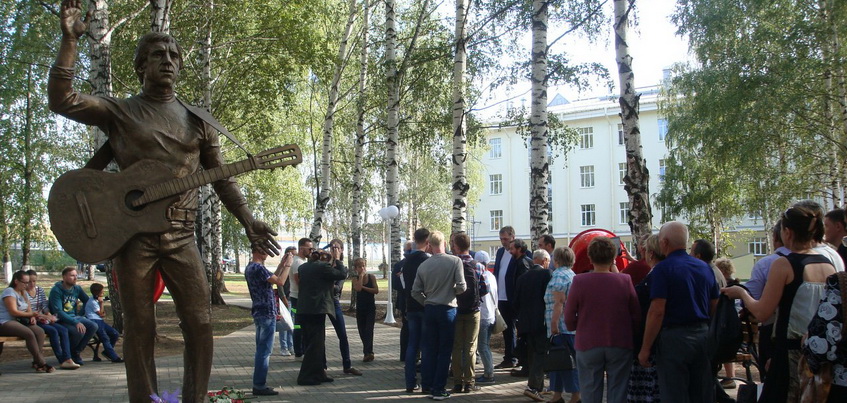 3 сентября в Воткинске в Удмуртии открыли памятник Владимиру Высоцкому