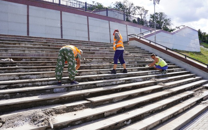 В Ижевске восстанавливают ступени на лестничном сходе от монумента Дружбы народов до набережной