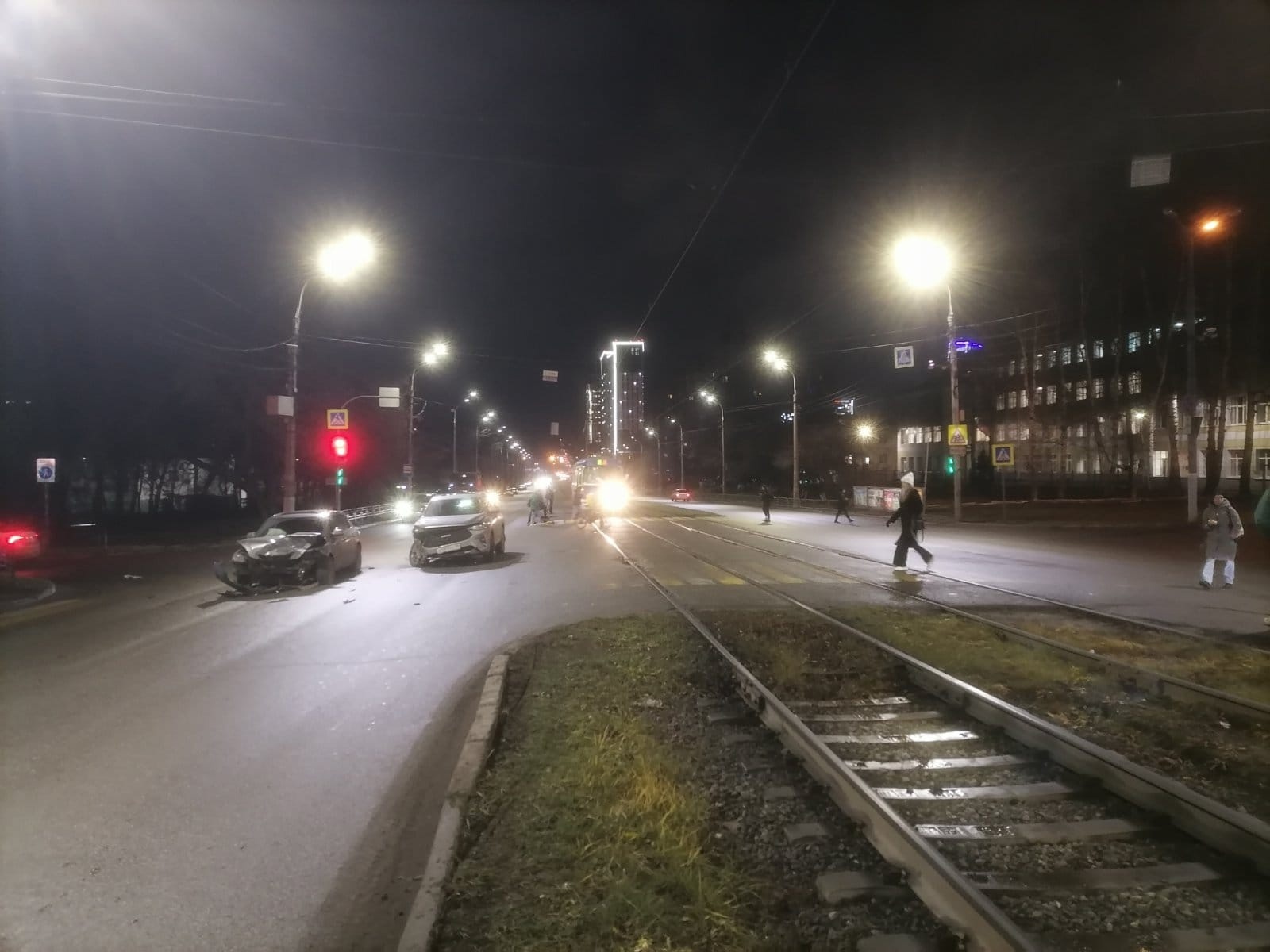 Водитель и пассажир Mazda пострадали в ДТП на улице Карла Маркса в Ижевске