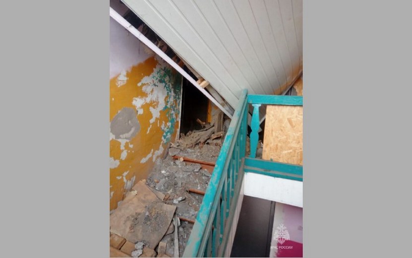 Чердачное перекрытие дома обрушилось в Малопургинском районе Удмуртии