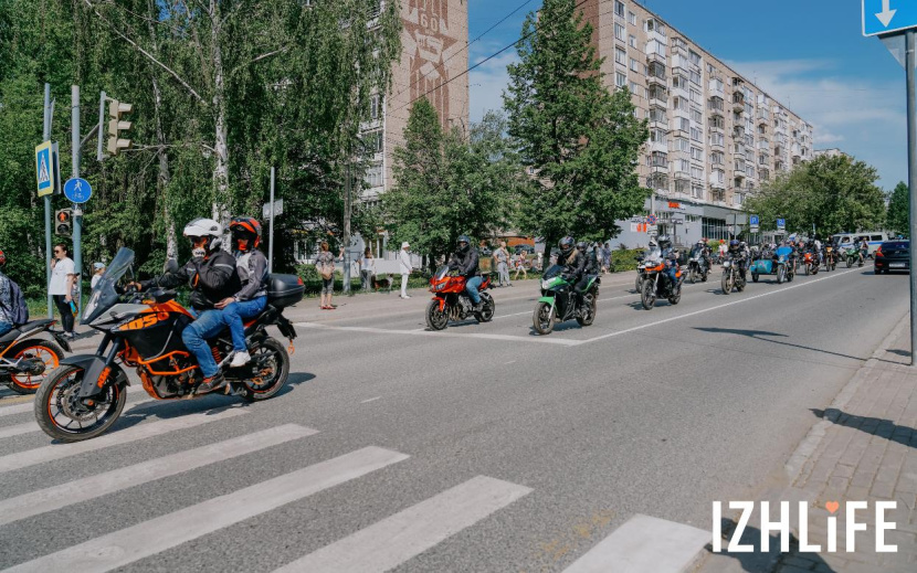 Сотни мотоциклистов Ижевска открыли сезон. Фото: Маша Бакланова