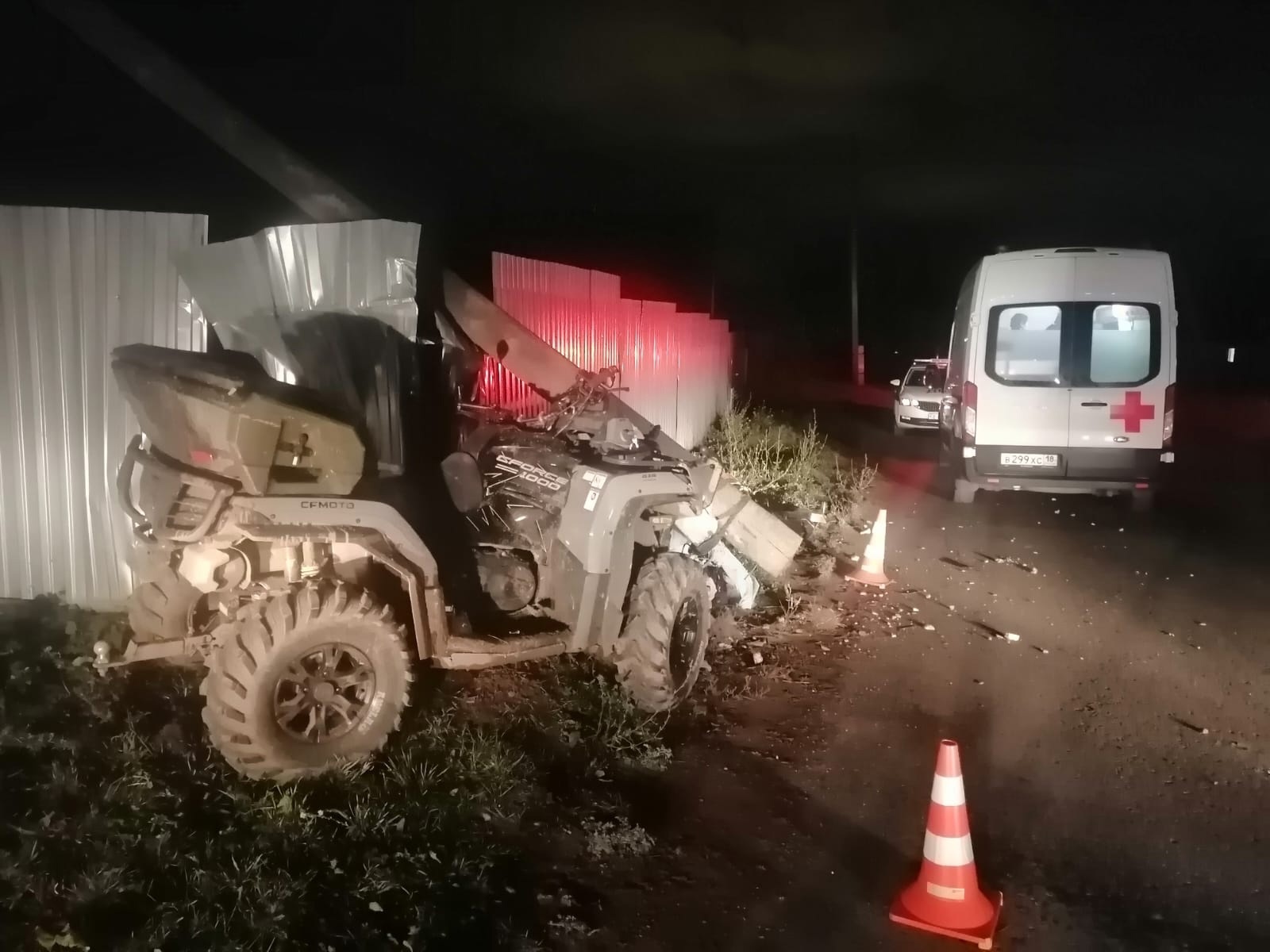 В Ижевске водитель квадроцикла влетел в столб и погиб 