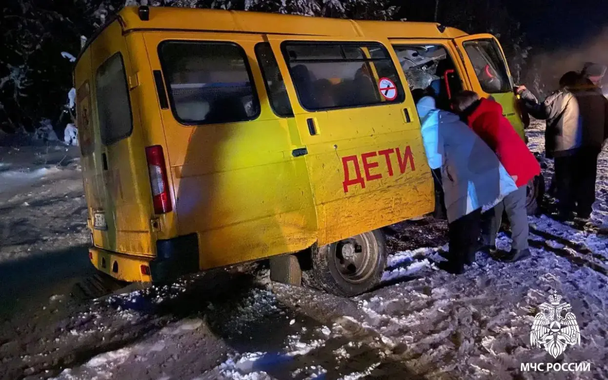 Школьный автобус попал в ДТП в Удмуртии, есть пострадавшие