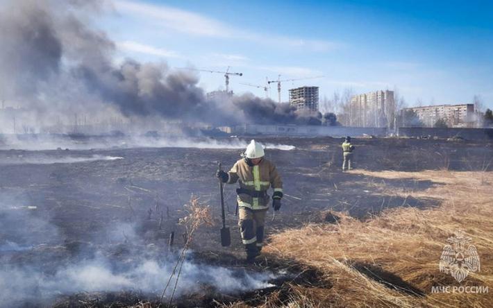Территория пейнтбольного клуба пострадала при полевом пожаре на ул. Союзной в Ижевске