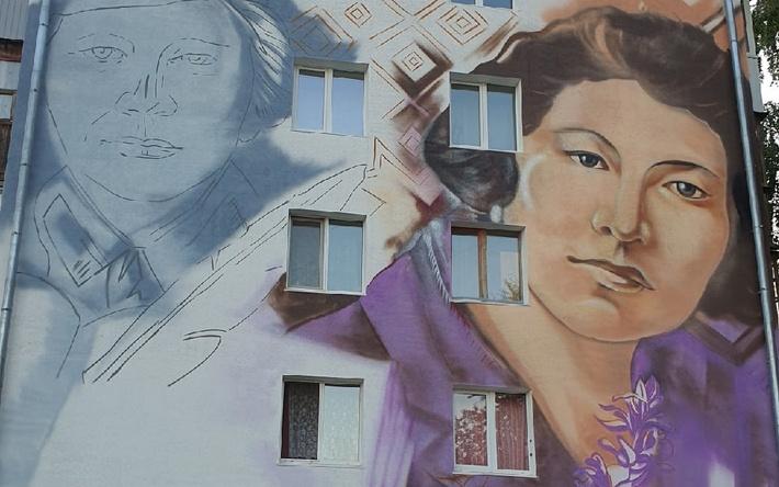 Фотофакт: портрет удмуртской поэтессы Ашальчи Оки появился на одном из домов Ижевска