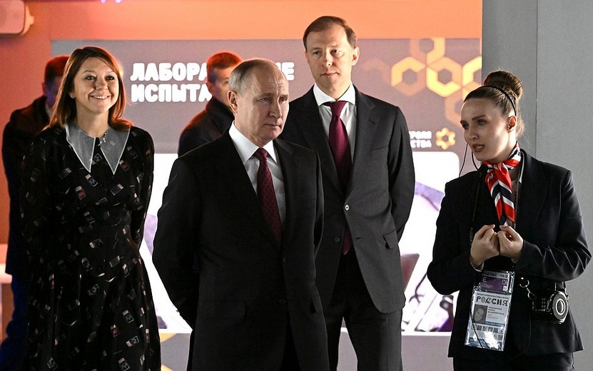 Президент Владимир Путин посетил выставку «Россия»