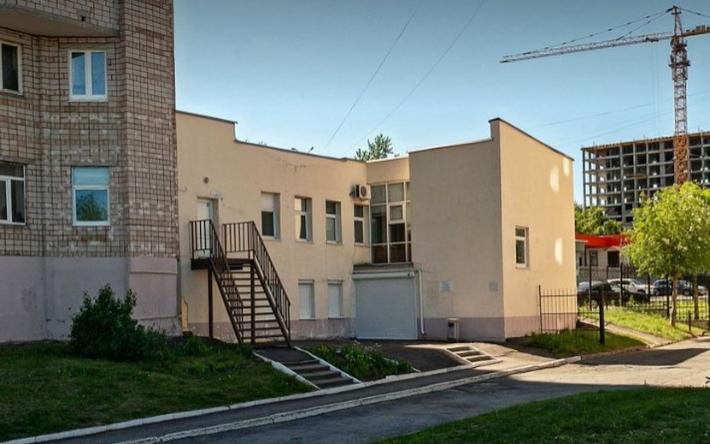 Поликлинику временно закрыли на ул. Ворошилова в Ижевске