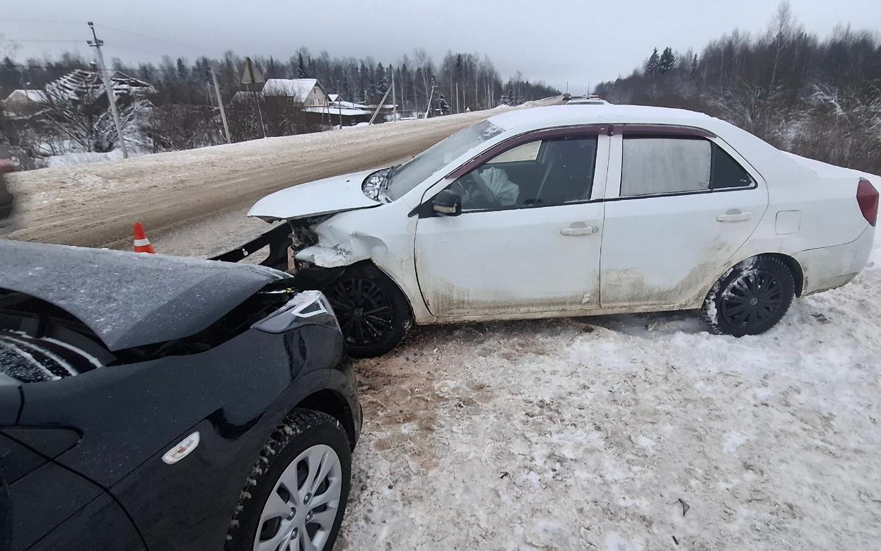 Шесть человек пострадали по вине водителя без прав в Удмуртии