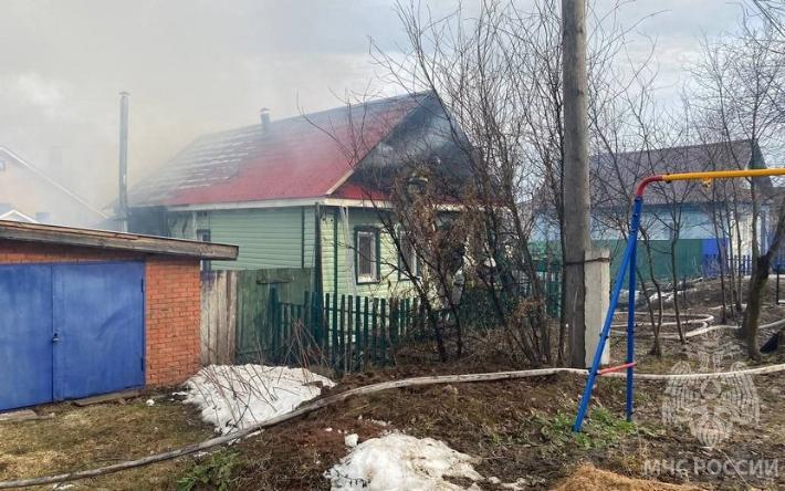 Жилой дом загорелся на улице Шаумяна в Ижевске