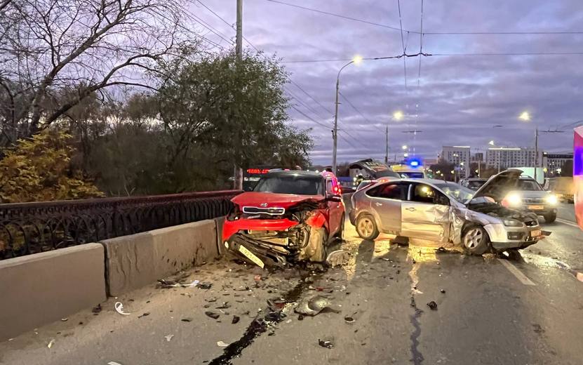 Две женщины пострадали в ДТП на мосту в Ижевске