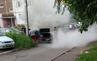 «Дэу Нексия» загорелась на улице Союзной в Ижевске вечером 24 июня