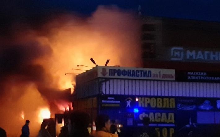 Административное здание загорелось в Завьялово