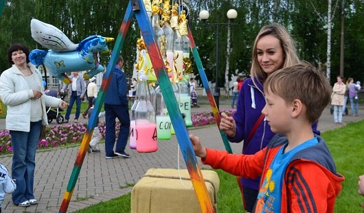 В День города в Ижевске работали «Литературный Арбат» и детские площадки