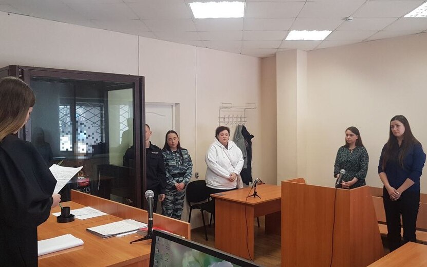 Суд в Ижевске арестовал двух девушек, обвиняемых в надругательстве над подростком