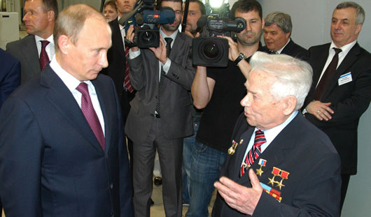 В 2011 году Михаил Тимофеевич Калашников презентовал Владимиру Путину свою книгу. В 2013, если позволит здоровье, представит и концерн носящий его имя