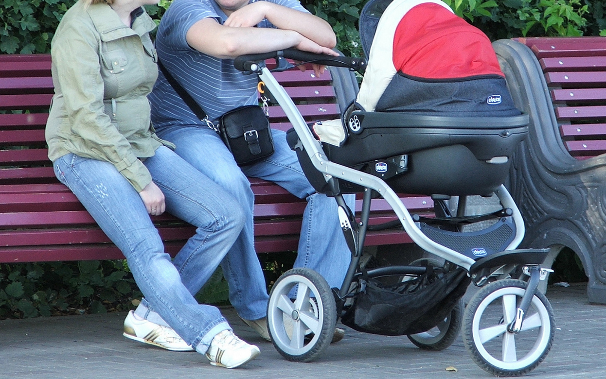 Платить до 100% зарплаты многодетному родителю в декрете предложили в России