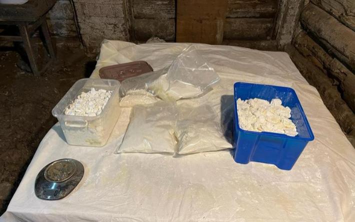 Более 10 кг наркотиков изъяли из лаборатории в Удмуртии