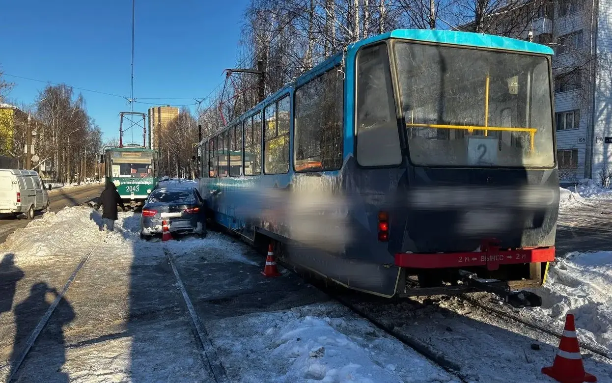 Девушка пострадала в ДТП с трамваем в Ижевске