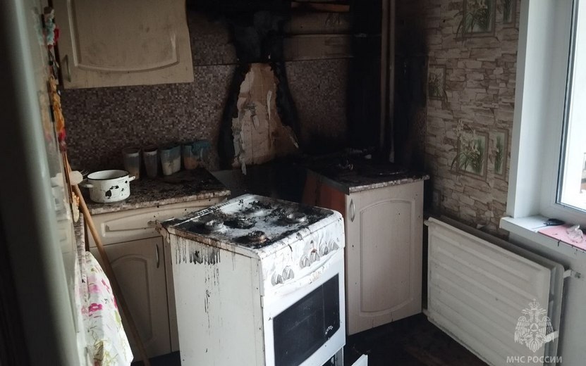 72-летнюю женщину спасли из горящей квартиры на ул. Молодежной в Ижевске