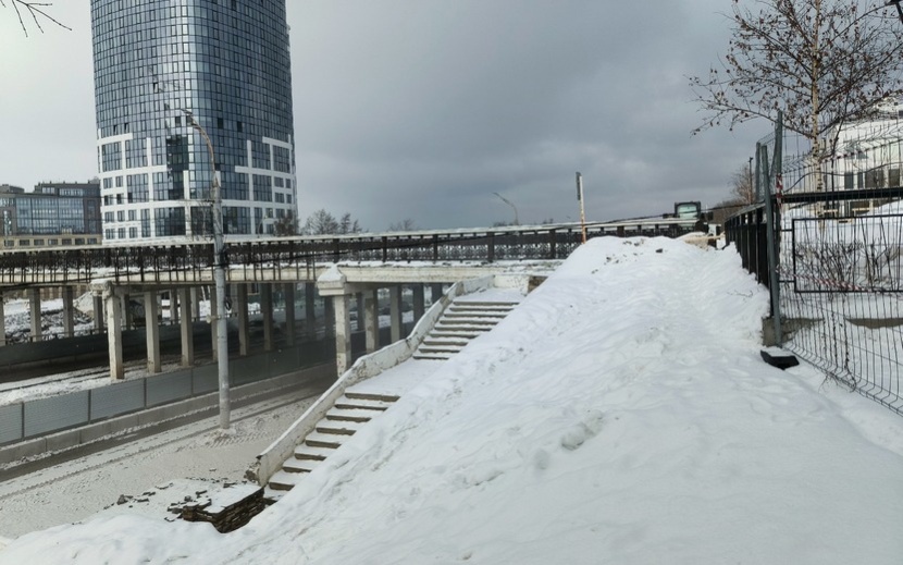 Ремонт пешеходного моста через ул. Карла Маркса. Фото: Дарья Трищенкова