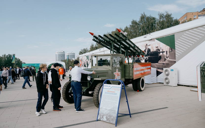 Выставка военной техники открылась на Центральной площади Ижевска