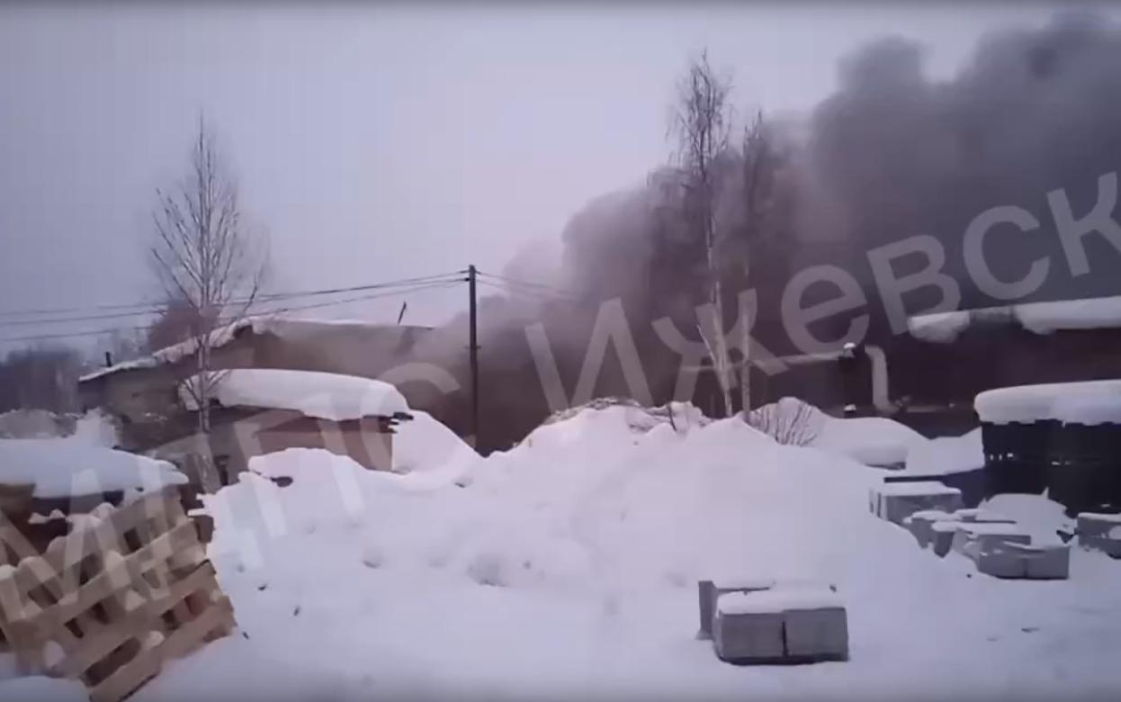 Три автобуса сгорели при пожаре в Глазове