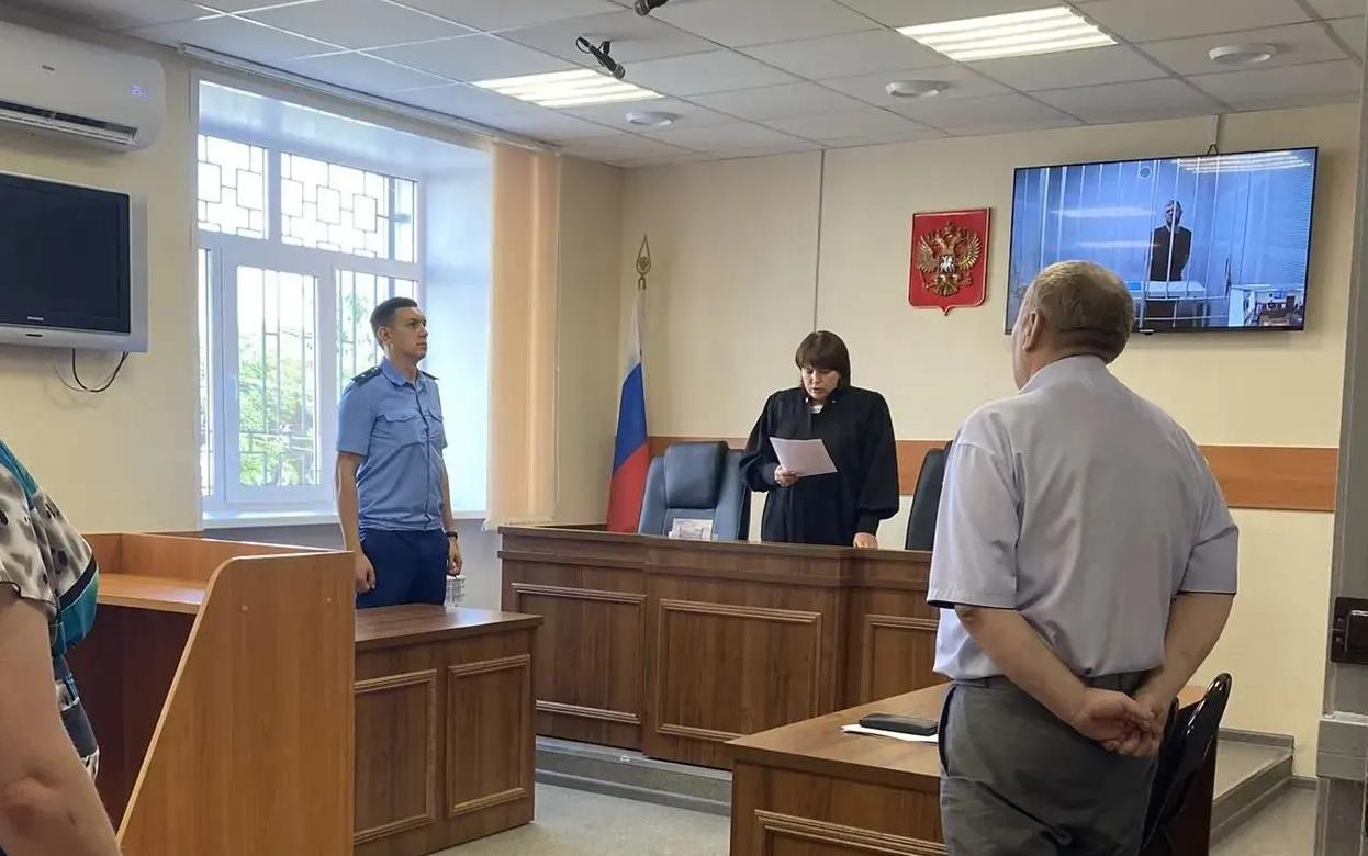 Житель Удмуртии изнасиловал 8-летнюю девочку, угрожая убить ее мать