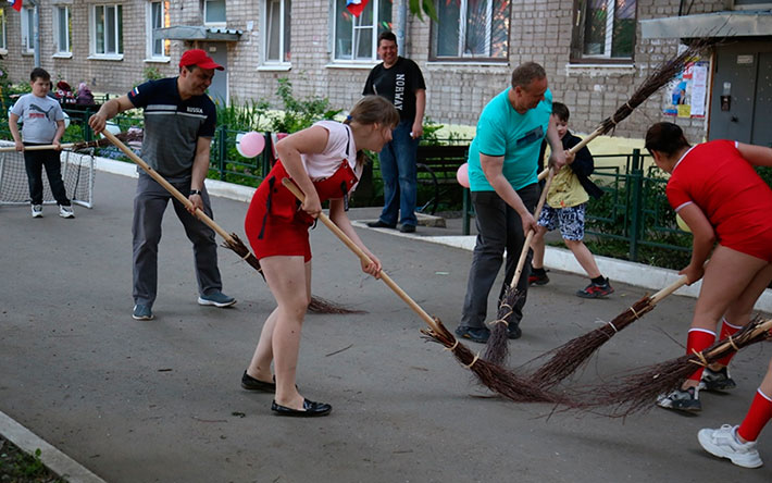 Жители дома на ул. Гагарина в Ижевске отметили День двора