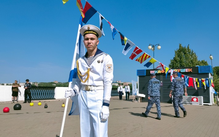 Фотофакт: в Ижевске отметили День военно-морского флота