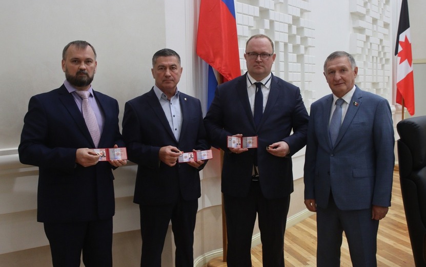 Три новых депутата приступили к работе в ГС Удмуртии, один сложил полномочия
