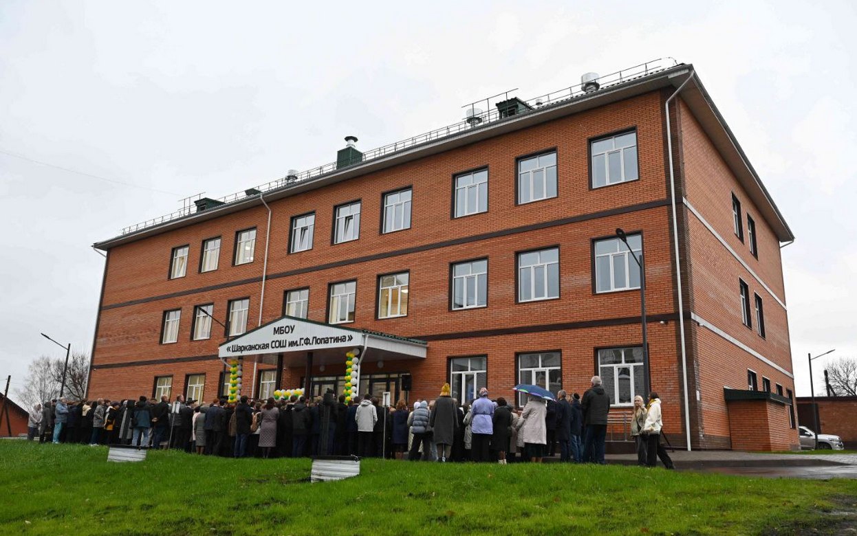 Фотофакт: новый корпус школы открыли в селе Шаркан