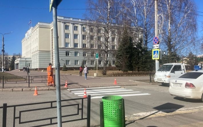 Фотофакт: дорожную разметку обновили возле Центральной площади Ижевска
