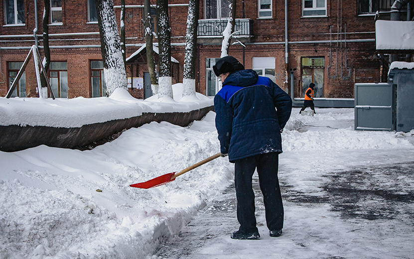 Ряд дворов Ижевска очистят от снега 20 декабря